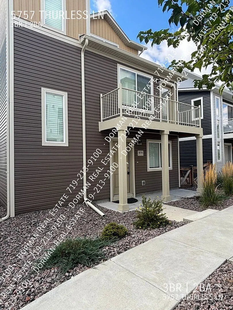 Three story home in Banning Lewis Ranch including office space, washer & dryer included — Photo 2