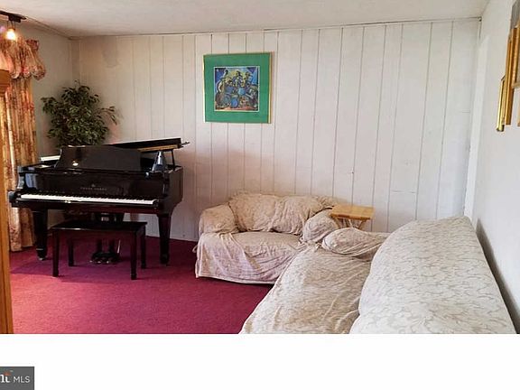 3rd image of 720 W Birchtree Ln