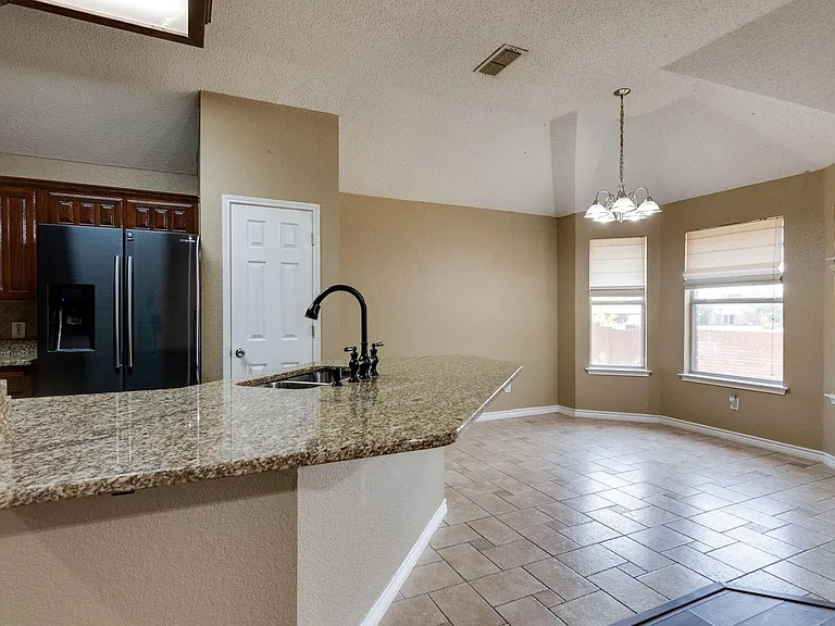 7704 Chandler Ct — Photo 11