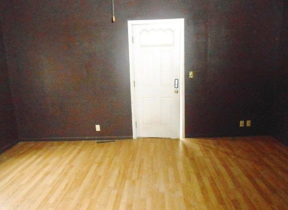 4th image of 143 S Indiana St