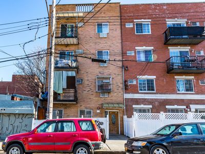 3713 107th St APT 2A, Flushing, NY, 11368
