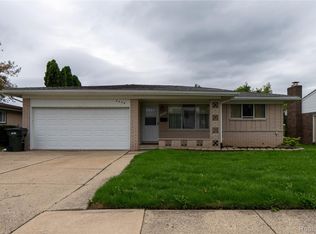 2930 Groves Dr, Sterling Heights, MI 48310
