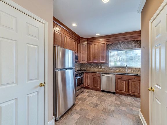 5th image of 180 Monarch Dr Unit 26S
