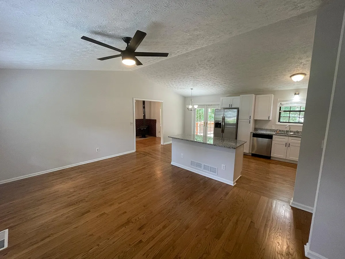 Building Photo - 2423 Falcon Ct