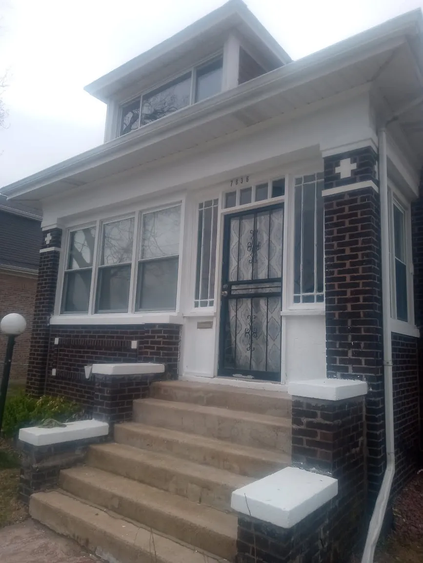 7836 S Rhodes Ave photo 1