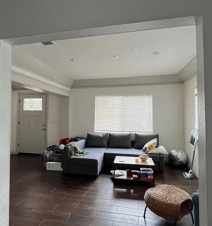 1st image of 955 N Serrano Ave #1