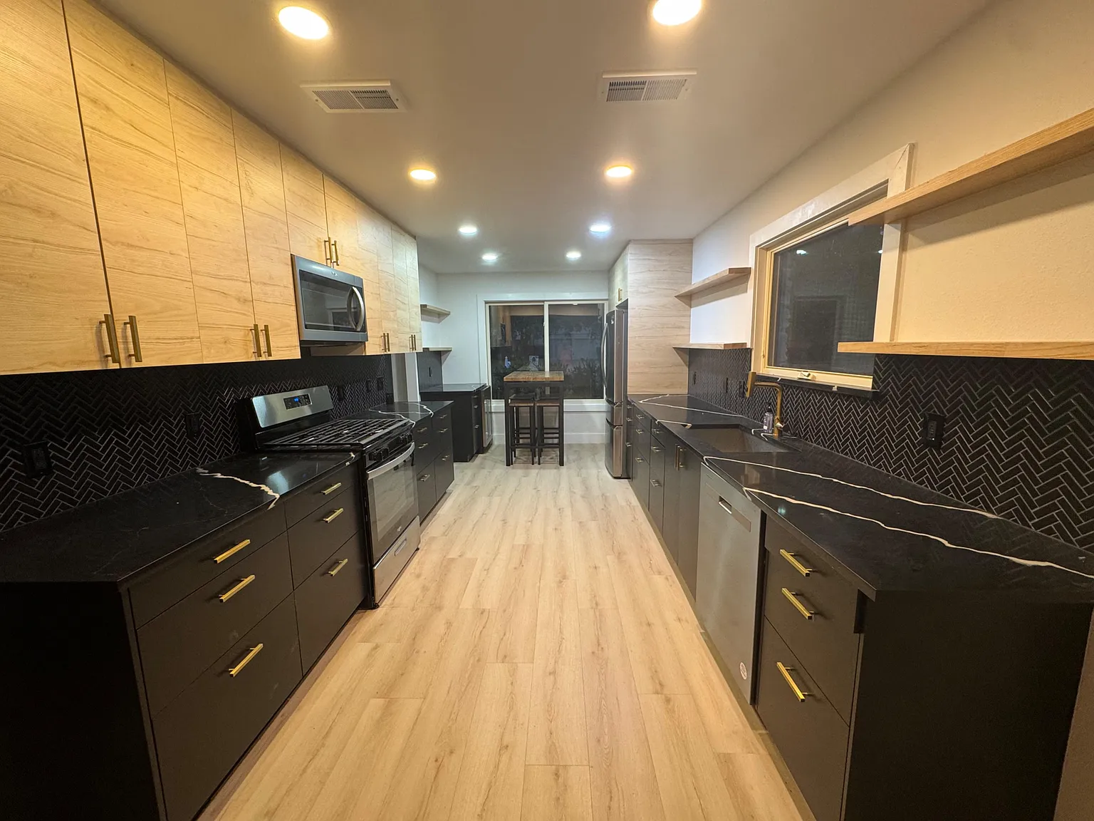 4 bed, 2.5 bath, 1962 sqft, $862 — Photo 2