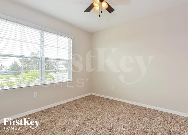 915 Freedom Blvd — Photo 9