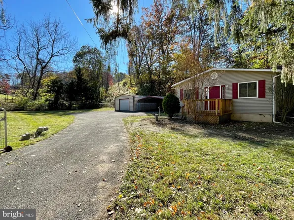 502 Greenway Dr, Berkeley Springs, WV 25411