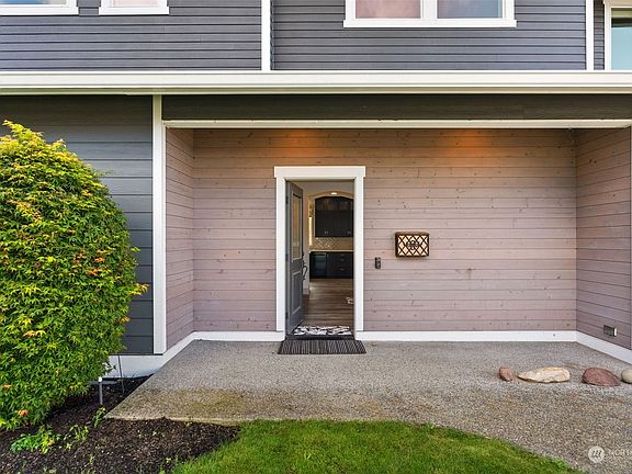 3rd image of 120 E 52nd Street