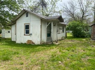 708 W 1st St, Mountain Grove, MO 65711