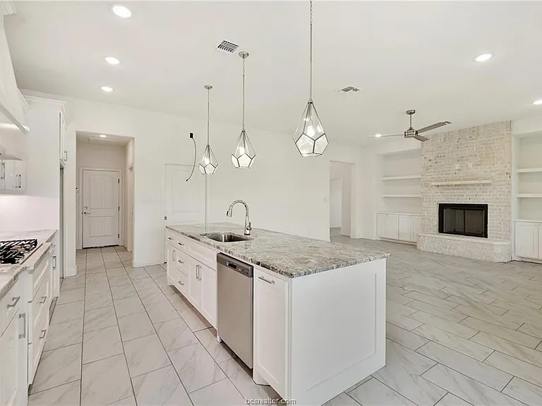 2900 Bombay Ct — Photo 7