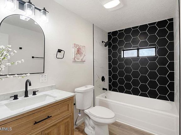 4th image of 11310 E CIRCLE Drive