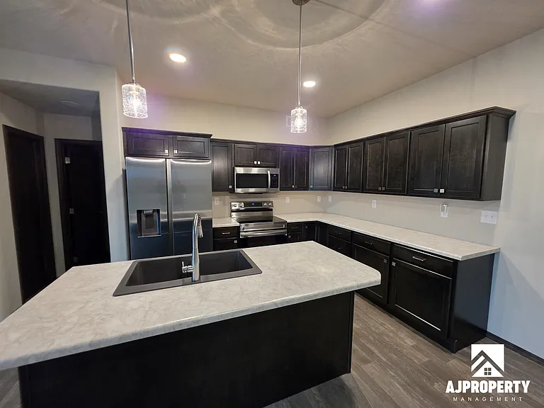 2542 E Meadowside Pl — Photo 4