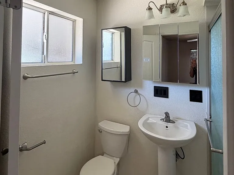 164 E Martin Dr — Photo 16