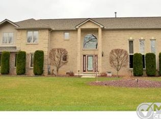 39959 Shoreline Dr, Harrison Township, MI 48045
