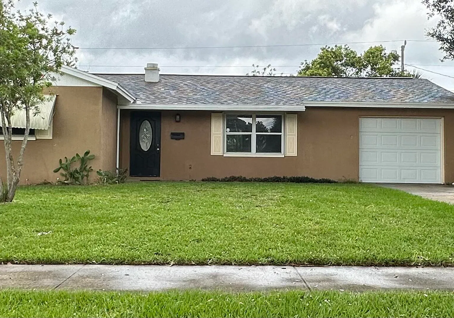 3 bed, 2.0 bath, 1050 sqft, $1,745 — Photo 1