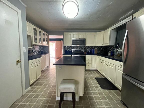 2nd image of 1211 N Dewitt St