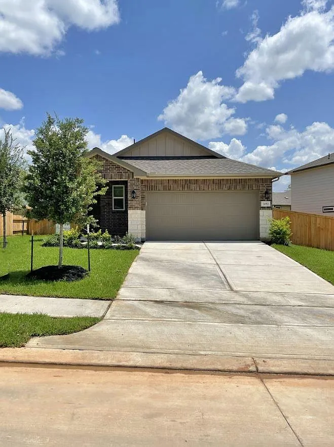 3 bed, 2.0 bath, 1467 sqft, $1,950 — Photo 1
