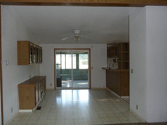 5th image of 734 W 1st St