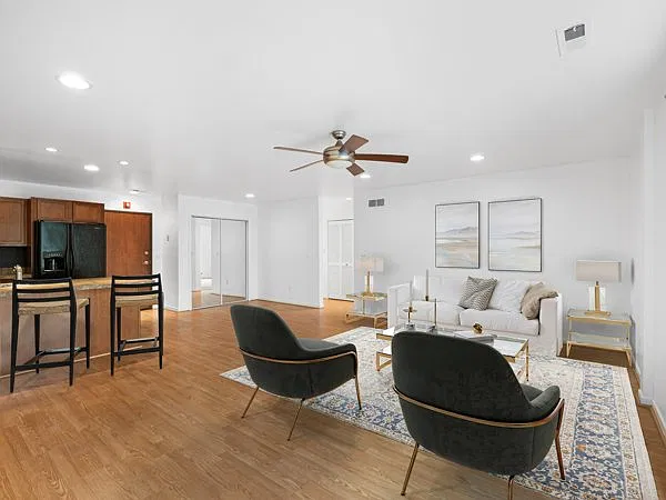1 bed, 950 sqft, $1,200 — Photo 4