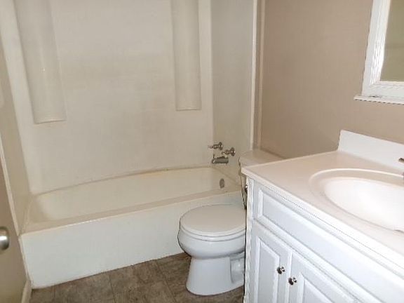 5th image of 618 NW Kay Dr