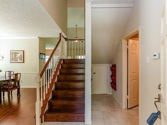 3rd image of 4618 Edinburgh Ln