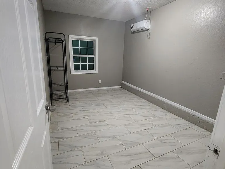 1116 Hawthorne Dr — Photo 4