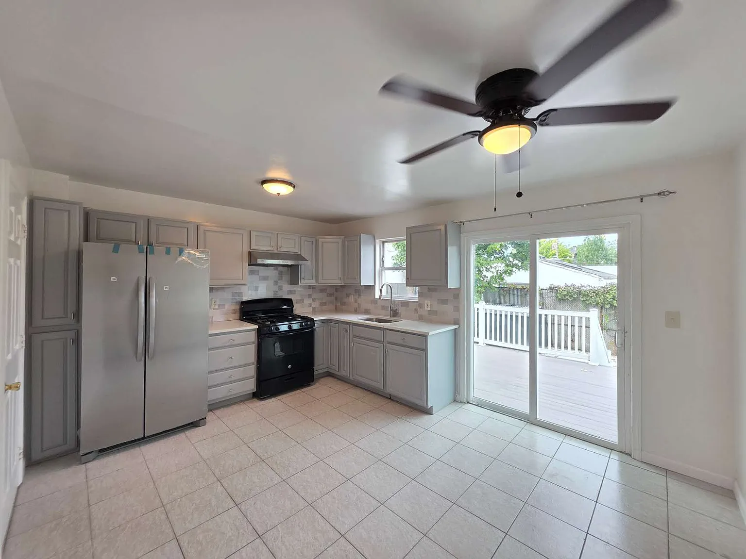 3 bed, 1.5 bath, 1344 sqft, $3,000 — Photo 2