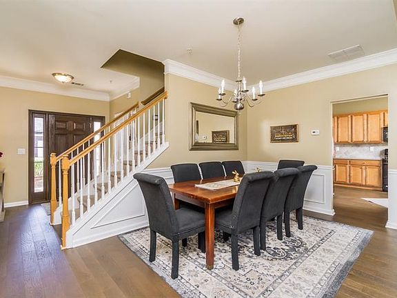 5th image of 421 Mountain View Ln