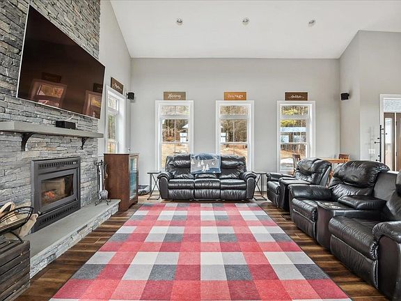 4th image of 63 Blackberry Lane