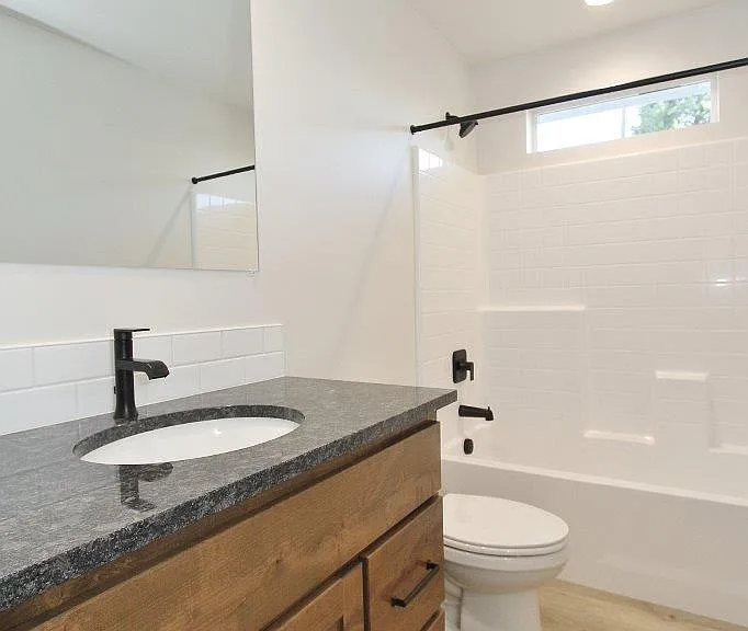 1115 S Commercial Ave #1 — Photo 17