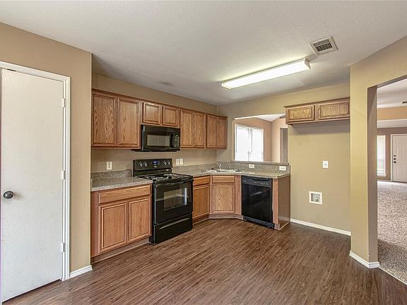 3rd image of 13927 Creek Crossing Dr