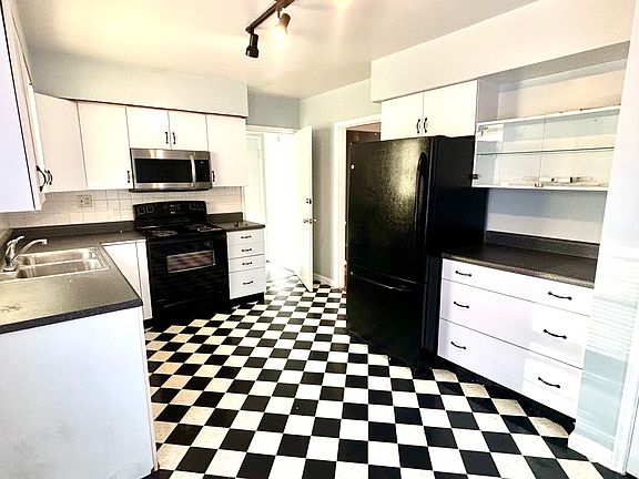 4th image of 3920 Canterbury Dr #2F