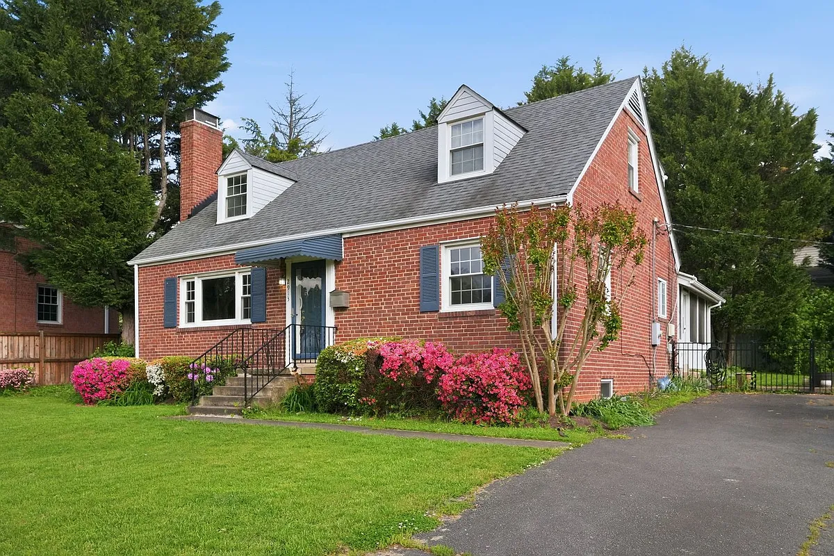 Building Photo - 2913 Cleave Dr