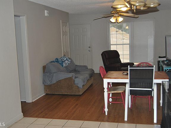 3rd image of 901 Trevor Ln