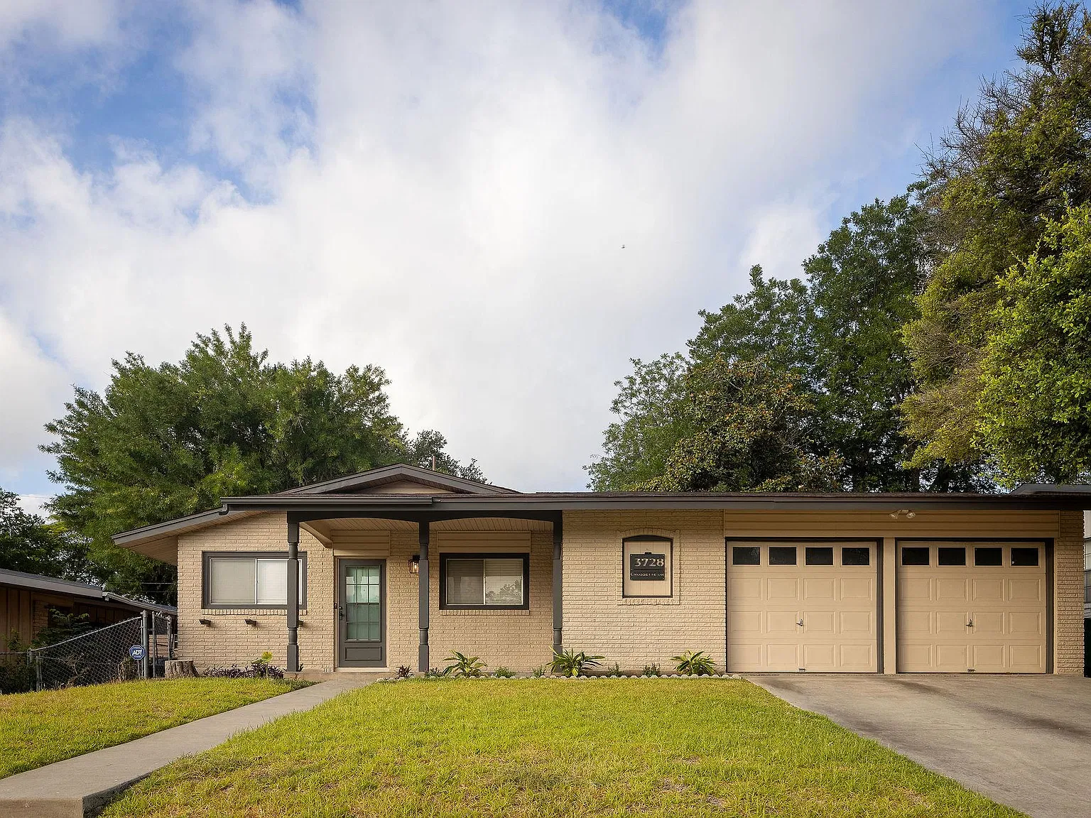 3728 Crossette Dr — Photo 1