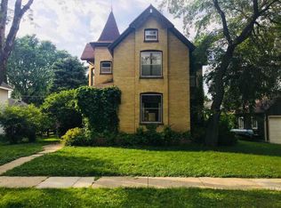 115 E Carroll St, Portage, WI 53901