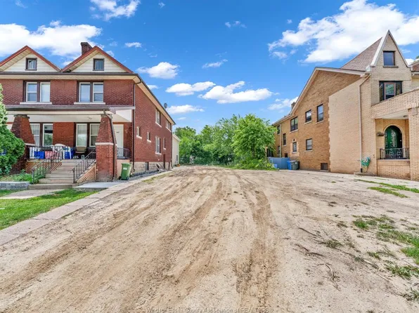 421 Partington Ave, Windsor, ON N9B 2N4