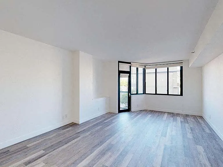 Trinity Towers Apartments — Photo 88