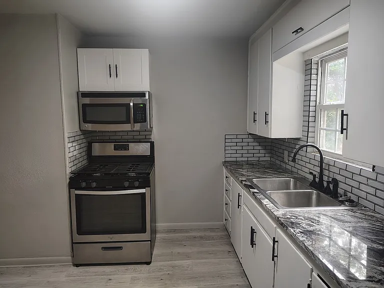 4456 N Detroit Ave — Photo 9