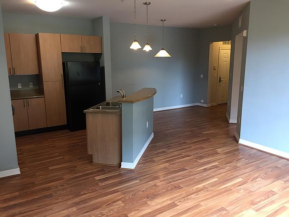 4th image of 1480 Broadway Unit 2225