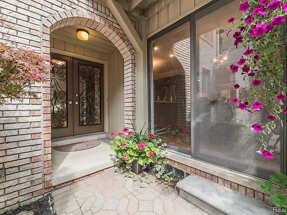 5th image of 1251 Woodcrest Cir