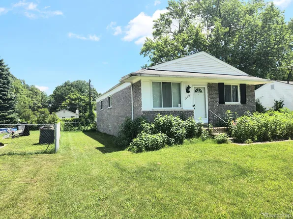 20008 Deering St, Livonia, MI 48152