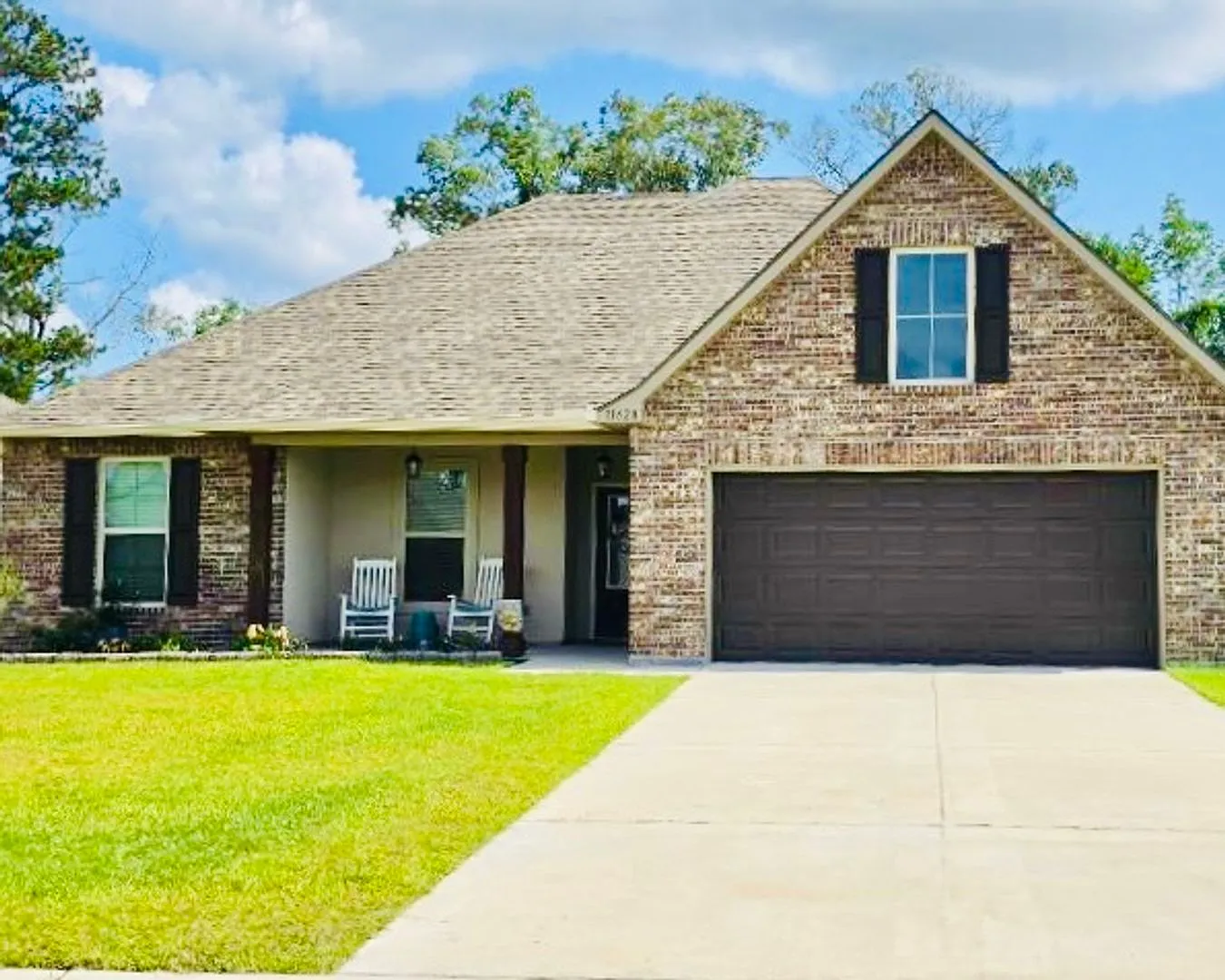 Spacious 4-bedroom, 2-bathroom home located in Denham Springs — Photo 1