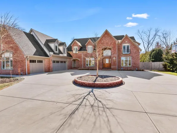 7845 North Links CIRCLE, Fox Point, WI 53217