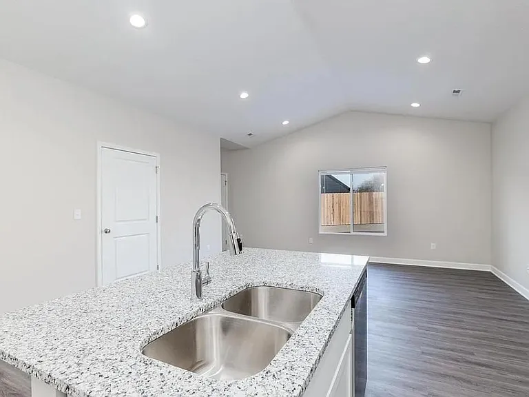 2346 E Cheyenne Ct — Photo 27
