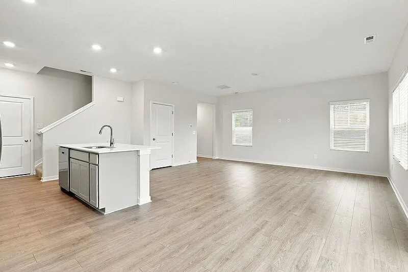 4 bed, 2.5 bath, $2,750 — Photo 4