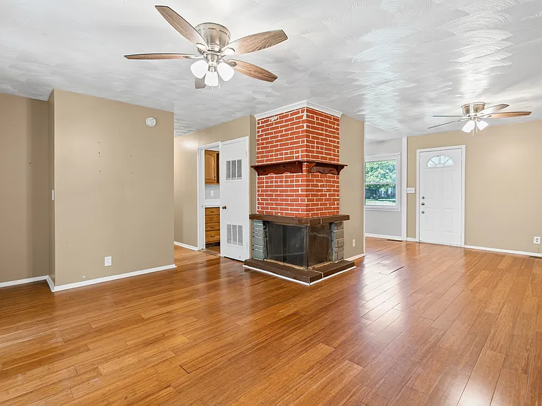 1935 Carmanbrook Pkwy — Photo 5