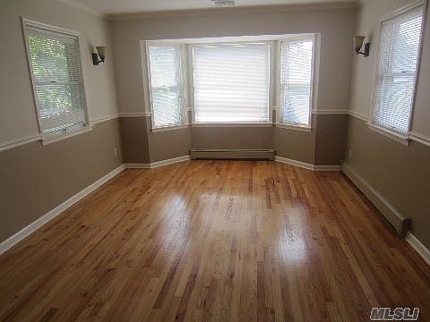 2nd image of 81 Oak Neck Ln